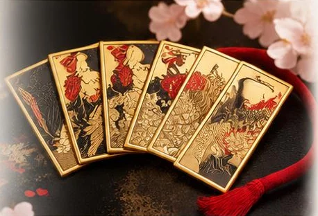 金の花札と赤い房
