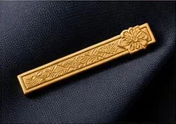 金のネクタイピン