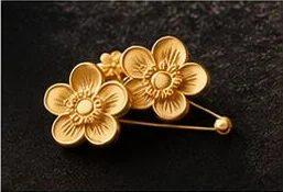 金のブローチ